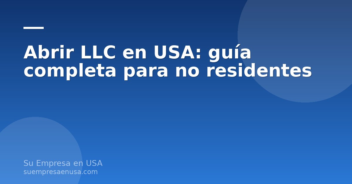 Emprendedora latinoamericana revisando en su computadora los documentos para abrir LLC en USA