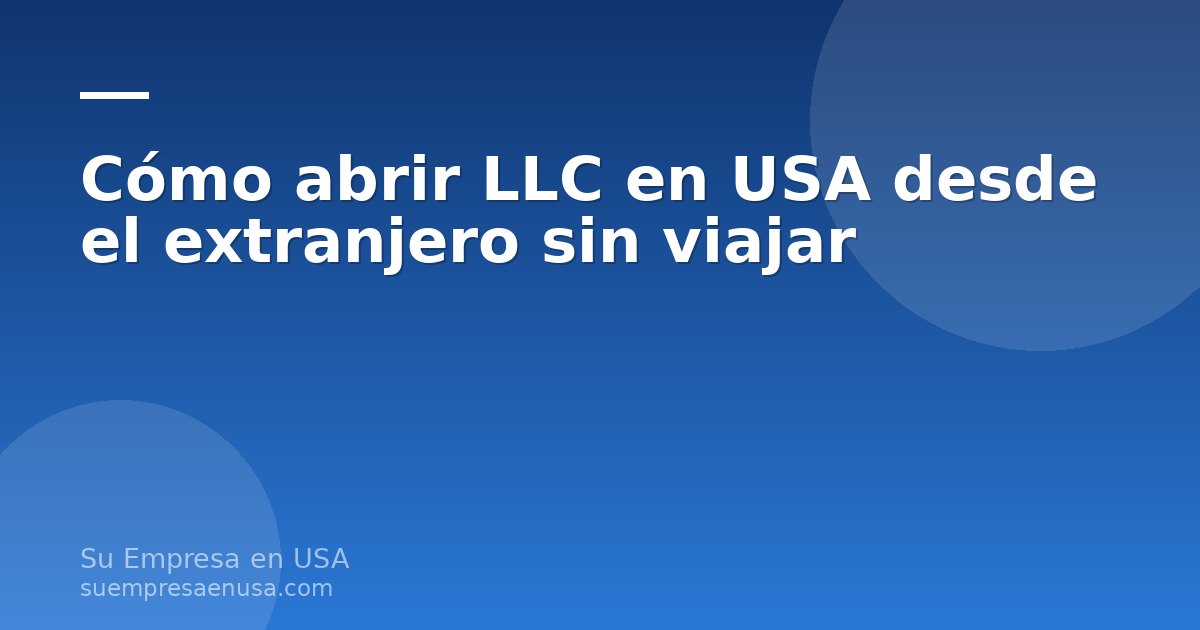 Persona trabajando en su laptop desde Latinoamérica con documentos de formación de una LLC estadounidense sobre el escr…