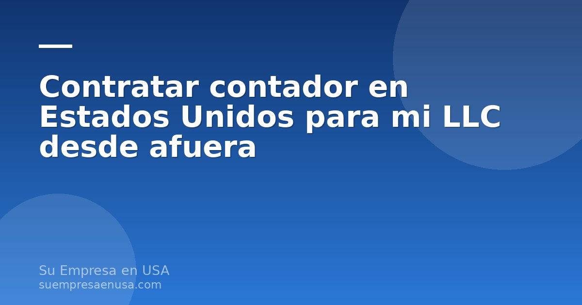 Emprendedor latinoamericano revisando en su laptop la contabilidad de su LLC en Estados Unidos junto a un contador en v…