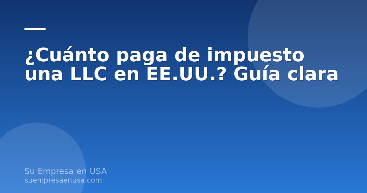 Dueño de una LLC latinoamericana revisando documentos de impuestos de Estados Unidos frente a una computadora