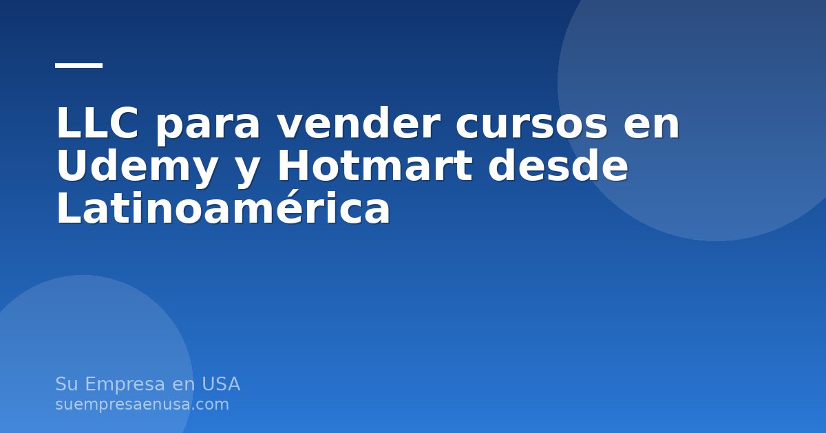 Persona latinoamericana grabando un curso online frente a una laptop con logos de Udemy y Hotmart y documentos de una L…