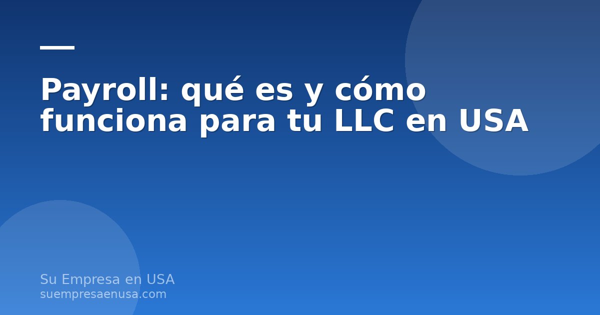 Persona revisando documentos de payroll y nómina en una computadora